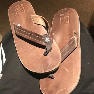 Brand new Men’s 9-Cushe flip flops